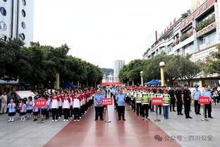 布鲁斯-布朗：每次跟锡伯杜比赛后都要跟他握手 我对他非常尊重